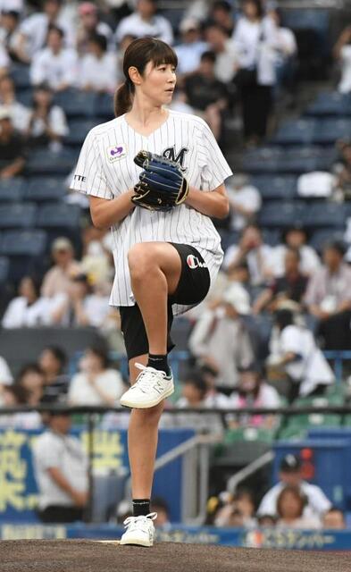 ロッテ・狩野舞子の始球式に場内どよめき「一応ノーバンでいけたので