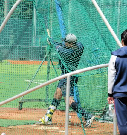 ヤクルト・村上宗隆　約２カ月ぶり屋外フリー打撃再開　４発柵越え　豪華一発に周囲騒然　