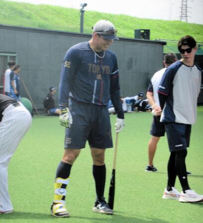 　屋外のフリー打撃を再開した村上