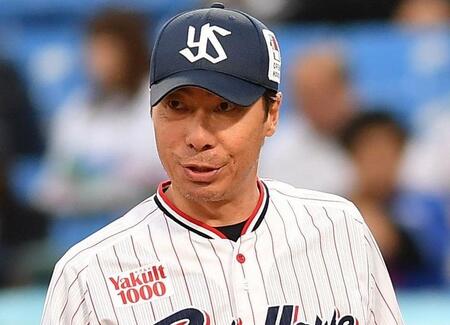 ヤクルト・高津監督　阪神・野村コーチからあいさつ受ける　ヤクルト時代の同僚　お約束？のいじりも忘れず