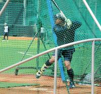 　屋外のフリー打撃を再開した村上