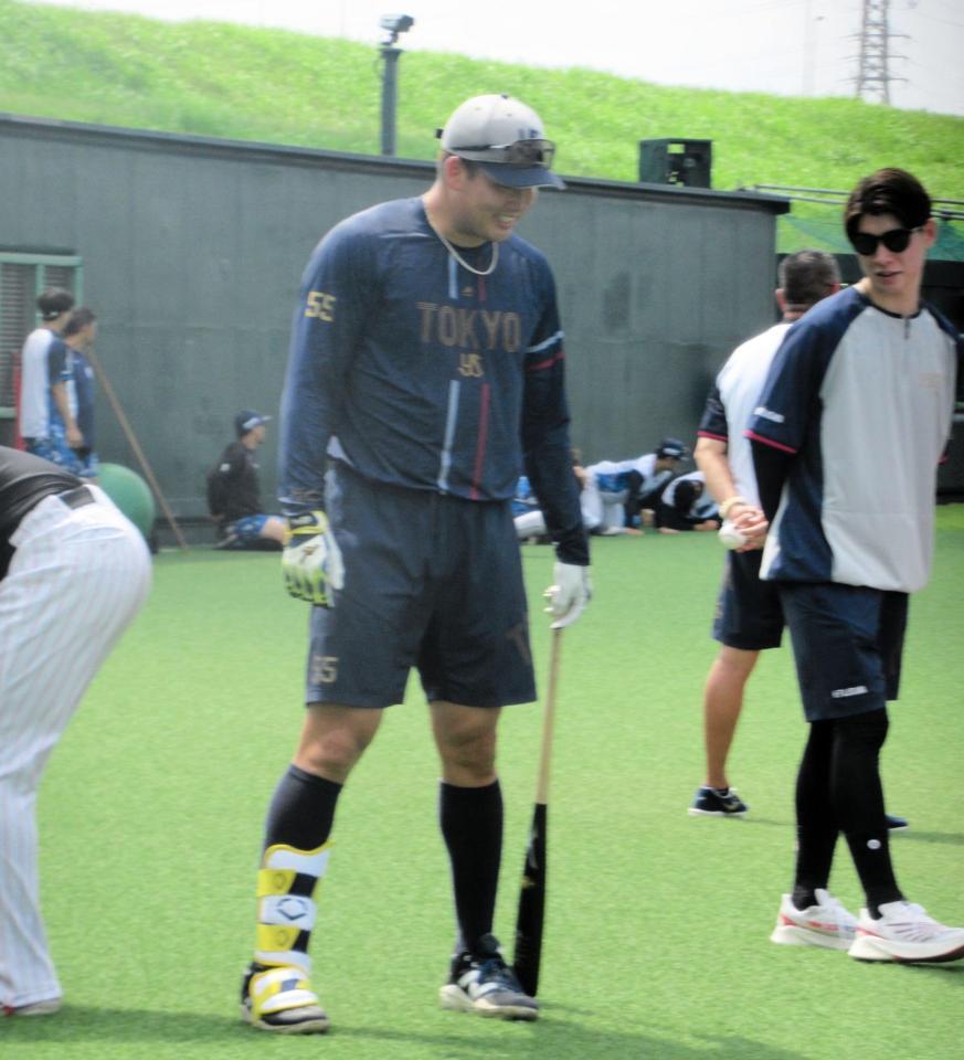 　屋外のフリー打撃を再開した村上