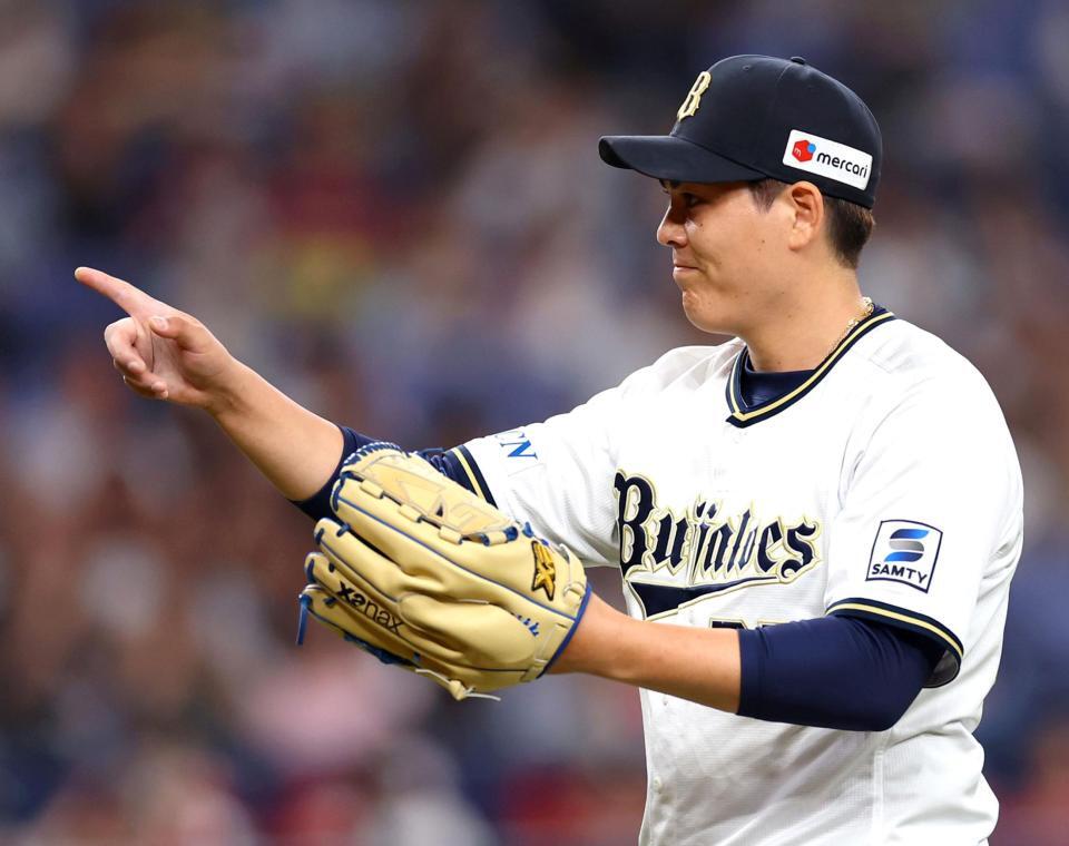 　１回、無失点に抑えベンチに戻る九里（撮影・山口登）