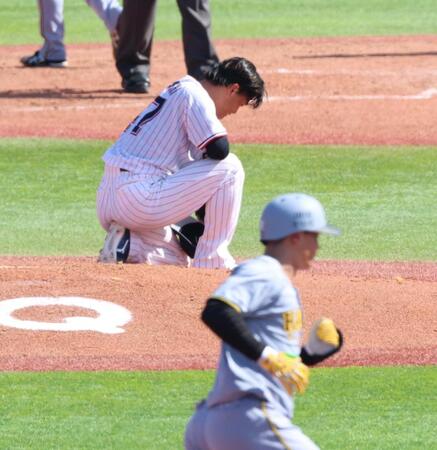 　５回、森下に先制２ランを浴び悔しがる高橋（撮影・金田祐二）