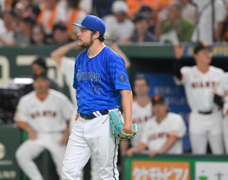 　６回、オコエに３点適時三塁打を浴び、ぼう然とするバウアー（撮影・伊藤笙子）