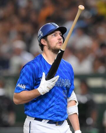 　３回、犠打を試みるも捕邪飛に倒れたバウアー（撮影・伊藤笙子）