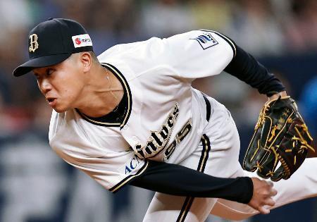 　５回途中に２番手で登板し、プロ初勝利を挙げたオリックス・才木＝京セラドーム