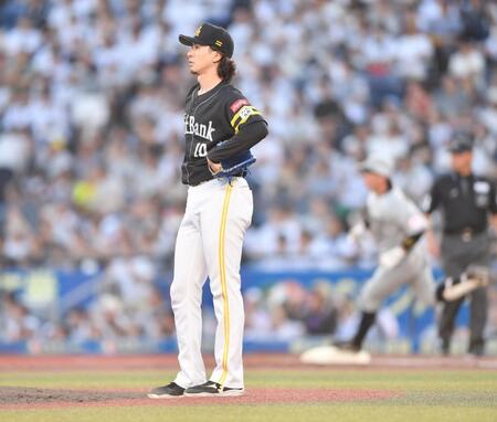 　１回、寺地（後方）に先制の左越えソロを打たれた上沢（撮影・開出牧）