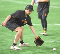 　試合前、ノックを受ける大勢（撮影・伊藤笙子）