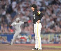 　４回、ポランコ（後方）に中越えソロを打たれた上沢（撮影・開出牧）