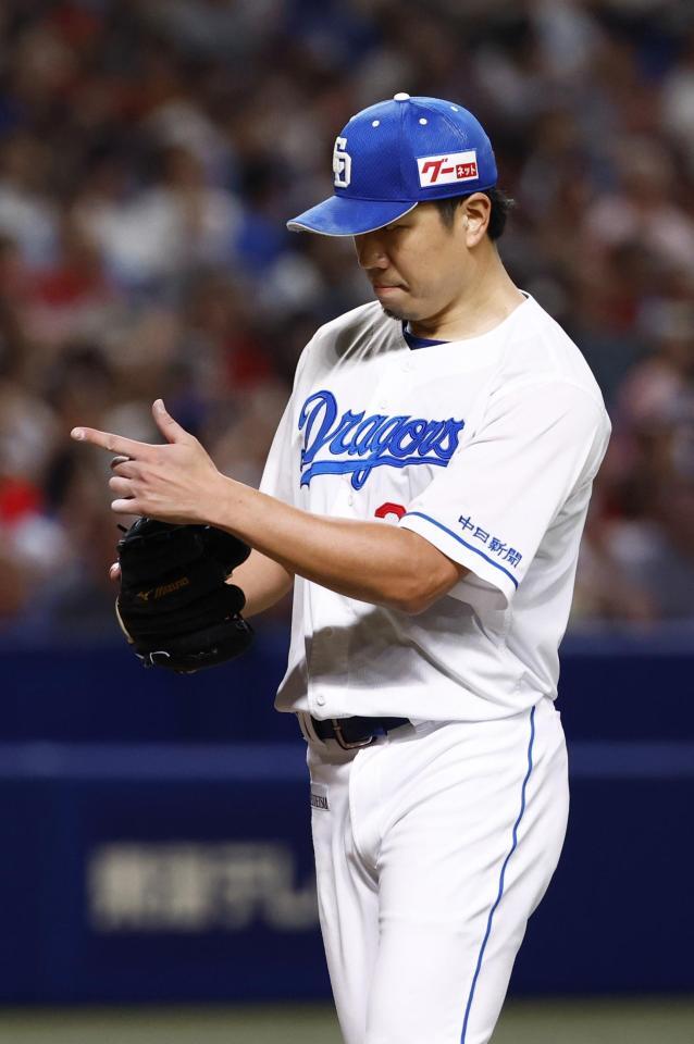 　４回、ピンチを切り抜けポーズをとる大野＝バンテリンドーム