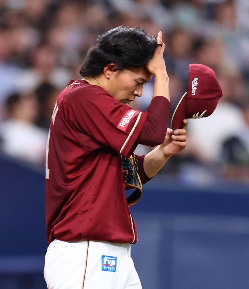 　４回、失点を許した早川は、さえない表情を見せる（撮影・山口登）