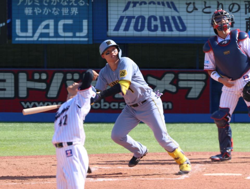 　５回、左越えに先制２ランを放つ森下（撮影・金田祐二）