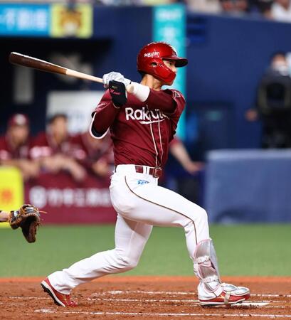 　２回、右翼線に同点適時二塁打を放つ宗山（撮影・山口登）