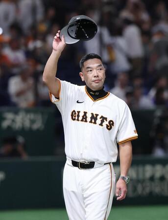 　ＤｅＮＡに３連勝し、ファンに手を振る阿部監督