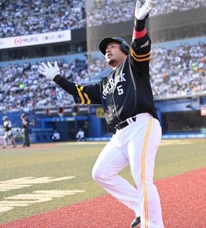 ソフトバンク　山川１１号＆栗原５号　４カード連続勝ち越し　２位オリに０・５差接近