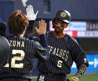 　１回、ソロを放ち生還する宗（撮影・山口登）