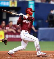 　２回、右翼線に同点適時二塁打を放つ宗山（撮影・山口登）