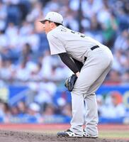 　４回、栗原に右越えソロを打たれがっくりの田中晴（撮影・開出牧）