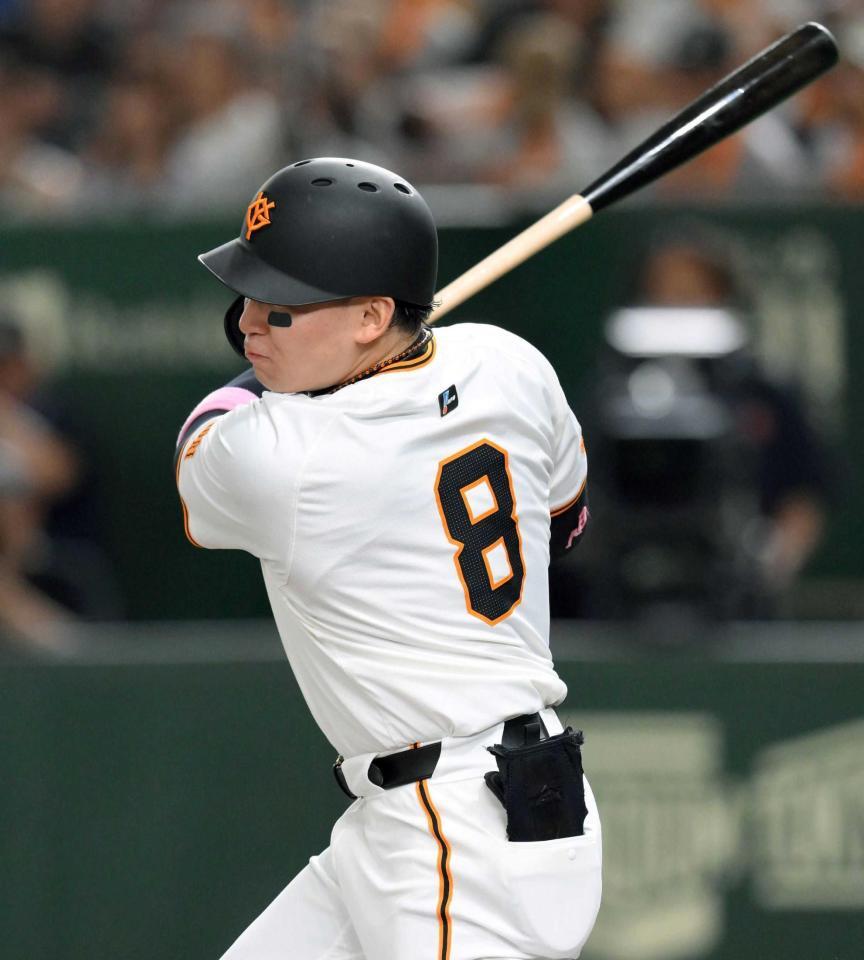 　４回、先制２点二塁打を放つ丸（撮影・伊藤笙子）