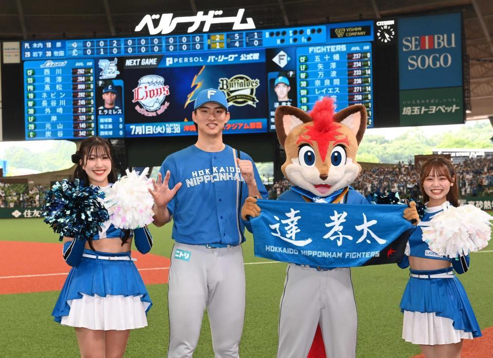 　完投勝利で５勝目を挙げた達（撮影・園田高夫）