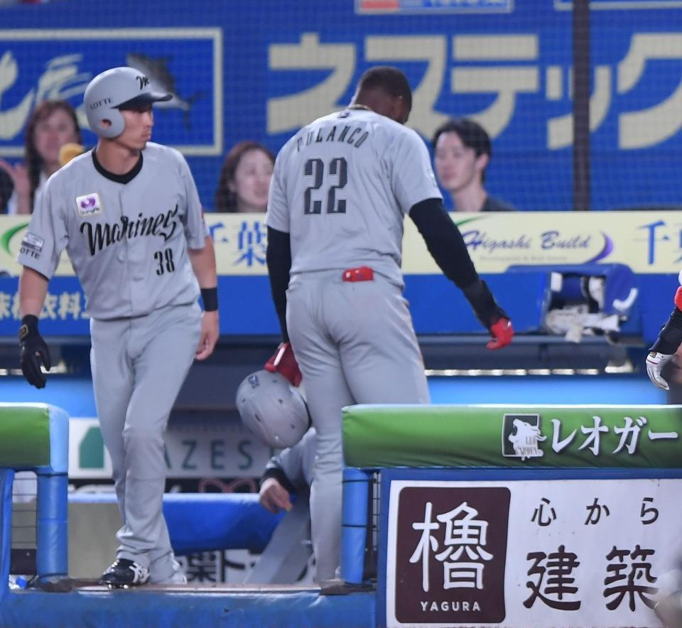 　ソフトバンク戦の７回、一塁から三塁べースを回ったところで三塁コーチャーの肉体的援助を受け、ストップしたためアウトとなったポランコ（２２）＝２９日