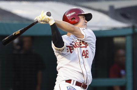 楽６-０ロ（１日）　渡辺佳が２点二塁打