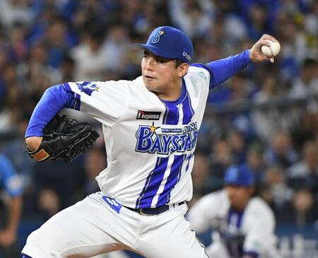 　中日打線に立ち向かう東（撮影・佐藤厚）