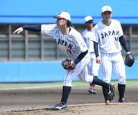 　６月３０日の投内連係の練習をする早大・伊藤樹（撮影・佐藤厚）