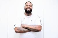 　ファン投票でのオールスター選出が決まり、笑顔を見せるレイエス（球団提供）