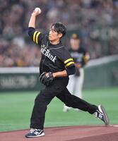 　始球式を務める反町隆史（撮影・開出牧）