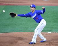 　１回、佐野に中前打を打たれる金丸（撮影・佐藤厚）