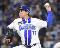 　中日打線に立ち向かう東（撮影・佐藤厚）