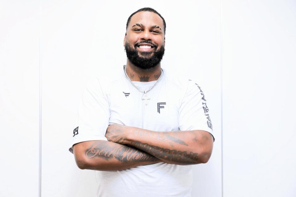 　ファン投票でのオールスター選出が決まり、笑顔を見せるレイエス（球団提供）