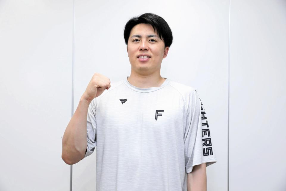 　ファン投票でのオールスター選出が決まり、ガッツポーズで意気込む田中（球団提供）