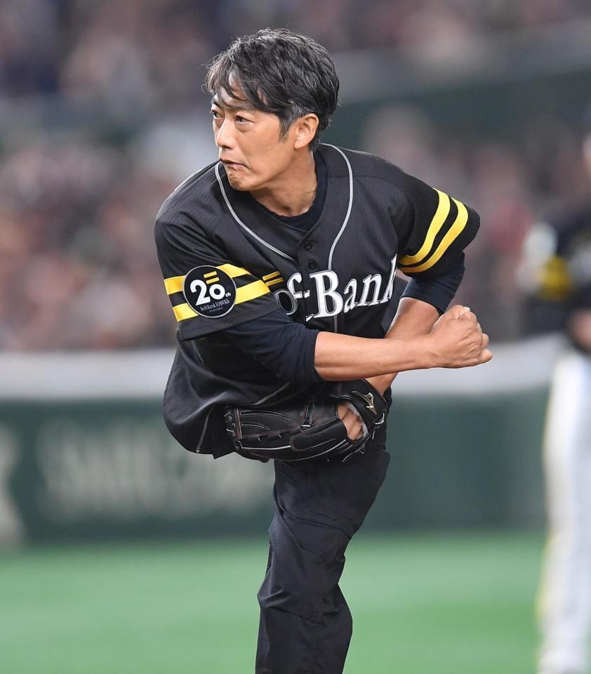 　始球式を務める反町隆史（撮影・開出牧）