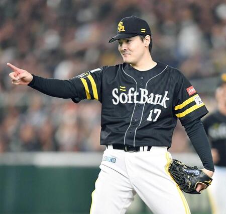 　完封勝利を挙げ、ポーズを決める有原（撮影・開出牧）