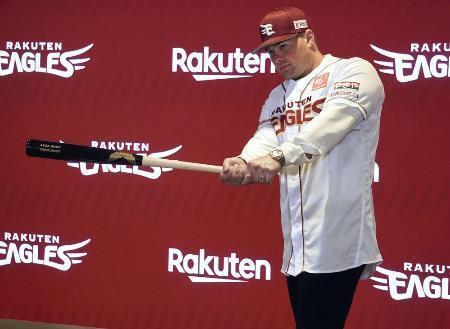 　入団記者会見に臨む楽天の新外国人内野手ボイト＝６月３０日、楽天モバイルパーク宮城