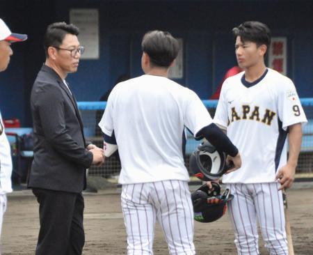 井端監督、大学代表を激励　野球、「短期間でレベル上げて」