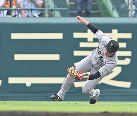 巨人 左翼起用の中山が不安定な守備 阪神・岡田顧問も指摘「本職じゃないから」