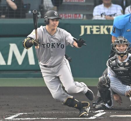 　１回、左前打を放つ泉口（撮影・飯室逸平）