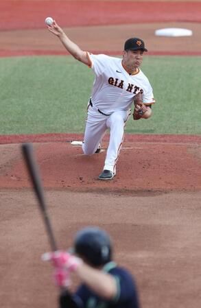 　ヤクルト打線相手に力投する田中将（撮影・佐々木彰尚）