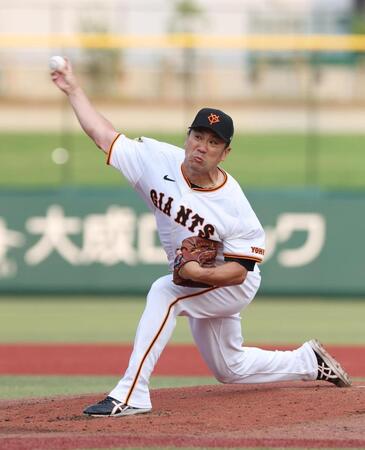 　ヤクルト打線相手に力投する田中将（撮影・佐々木彰尚）
