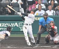 　２回、二塁打を放つ小幡（撮影・飯室逸平）