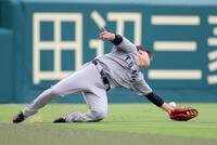 　３回、中野の左前打を後逸する中山