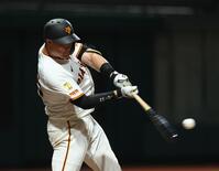 　５回、リチャードは左中間に２ランを放つ（撮影・佐々木彰尚）