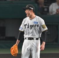 　８回、ピンチをしのぎ、声を張り上げる大竹（撮影・飯室逸平）