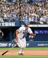 　１回、井上は右中間に１号逆転満塁本塁打を放つ（撮影・佐藤厚）