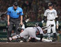 　８回、大山の内野安打で先制の生還を果たす森下（撮影・北村雅宏）