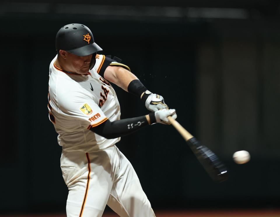 　５回、リチャードは左中間に２ランを放つ（撮影・佐々木彰尚）